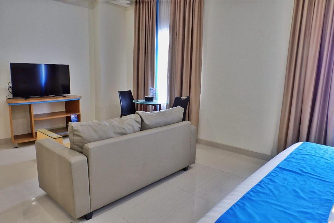 Hotel Brothers Biru Solo Baru מראה חיצוני תמונה