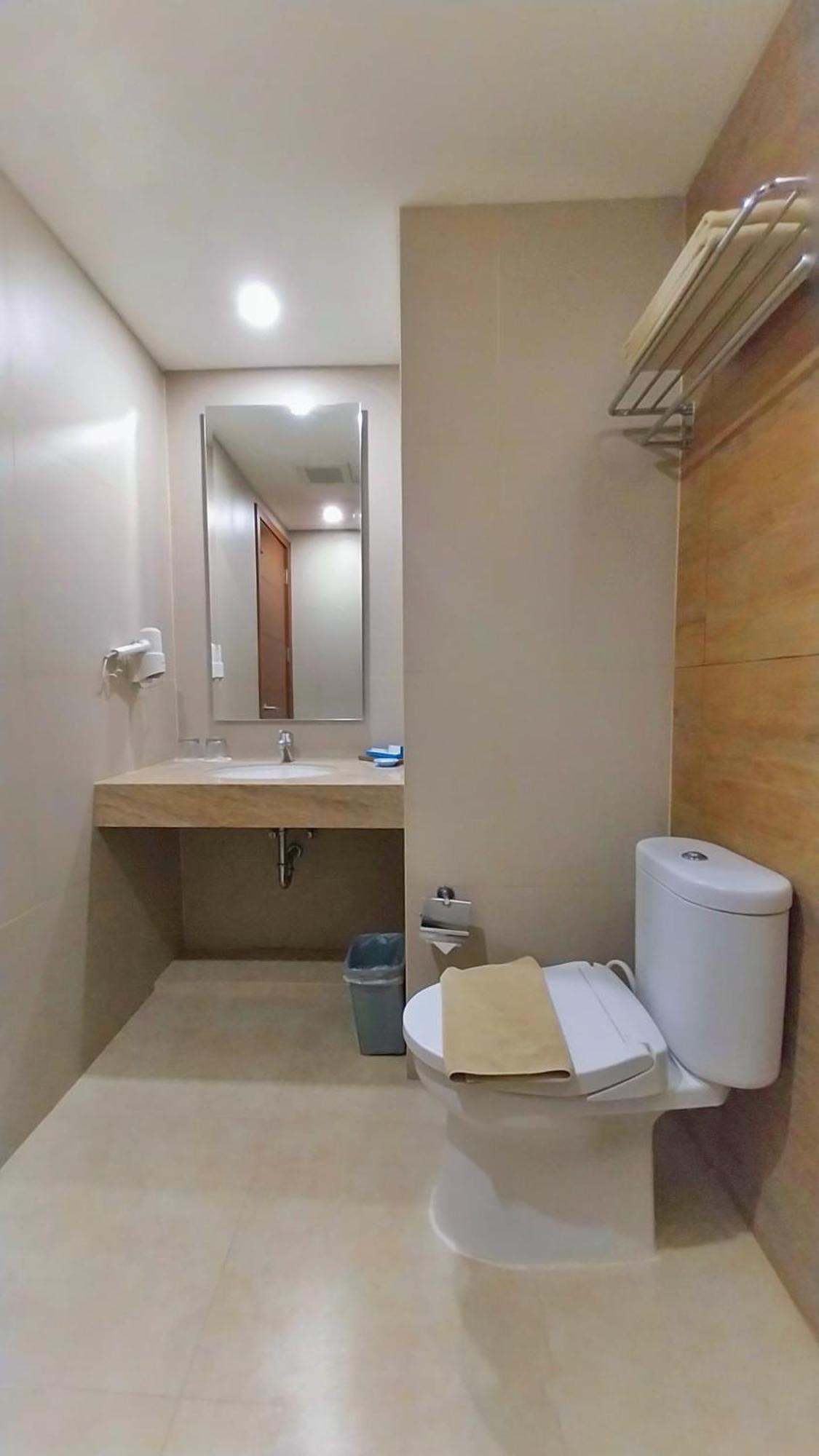 Hotel Brothers Biru Solo Baru מראה חיצוני תמונה