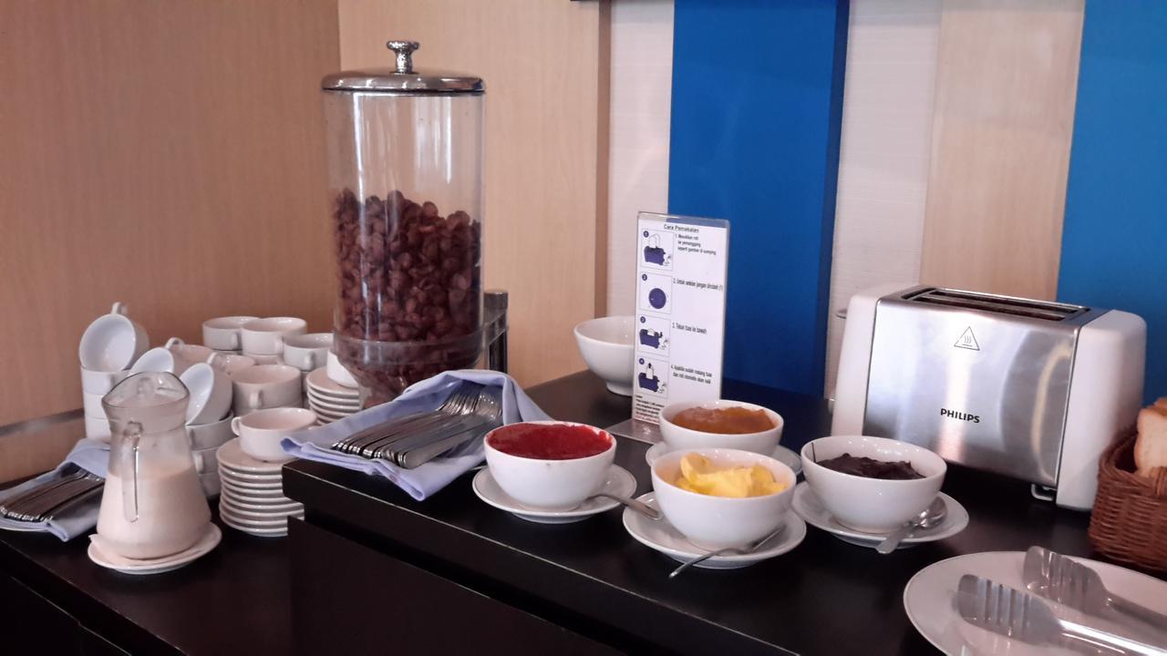 Hotel Brothers Biru Solo Baru מראה חיצוני תמונה