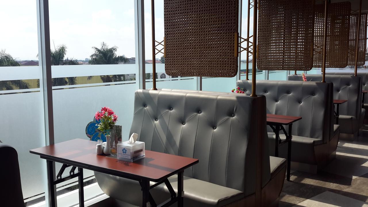 Hotel Brothers Biru Solo Baru מראה חיצוני תמונה