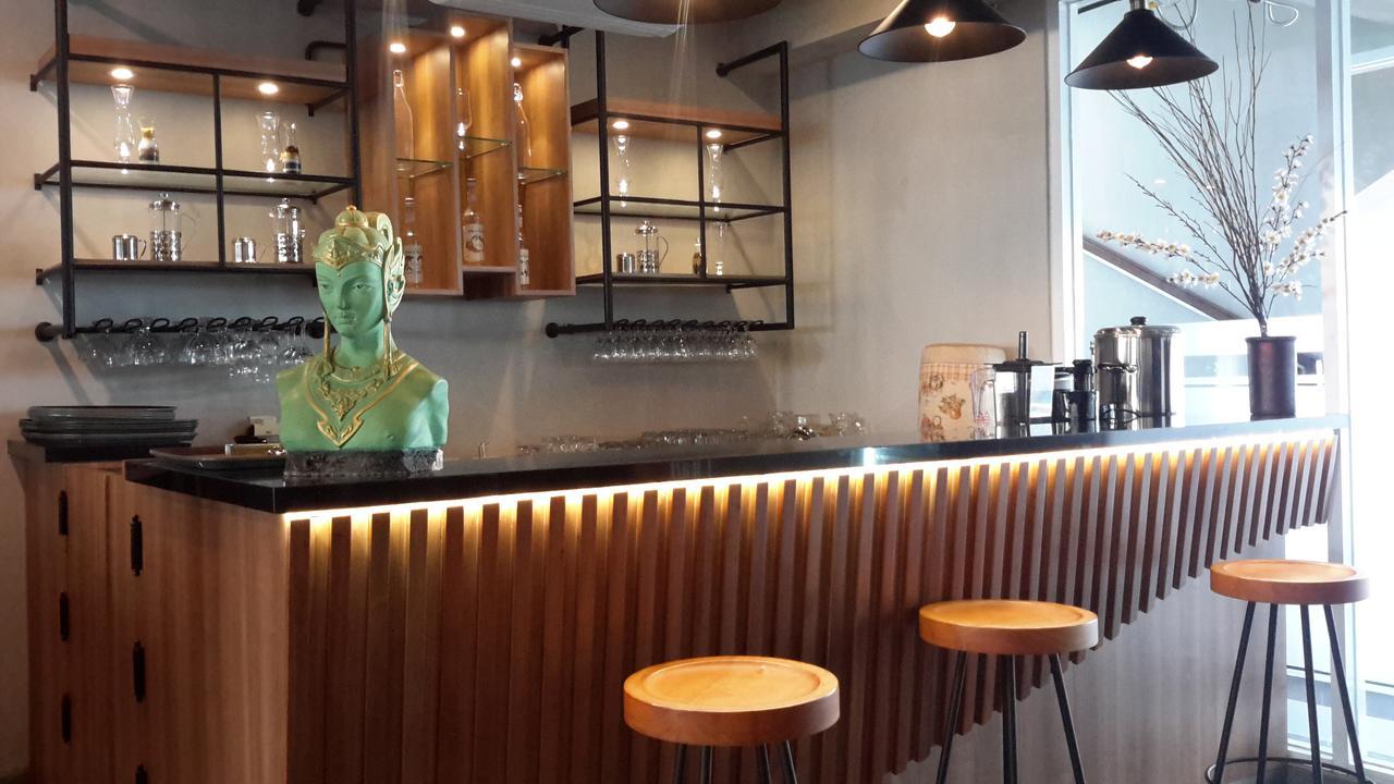 Hotel Brothers Biru Solo Baru מראה חיצוני תמונה