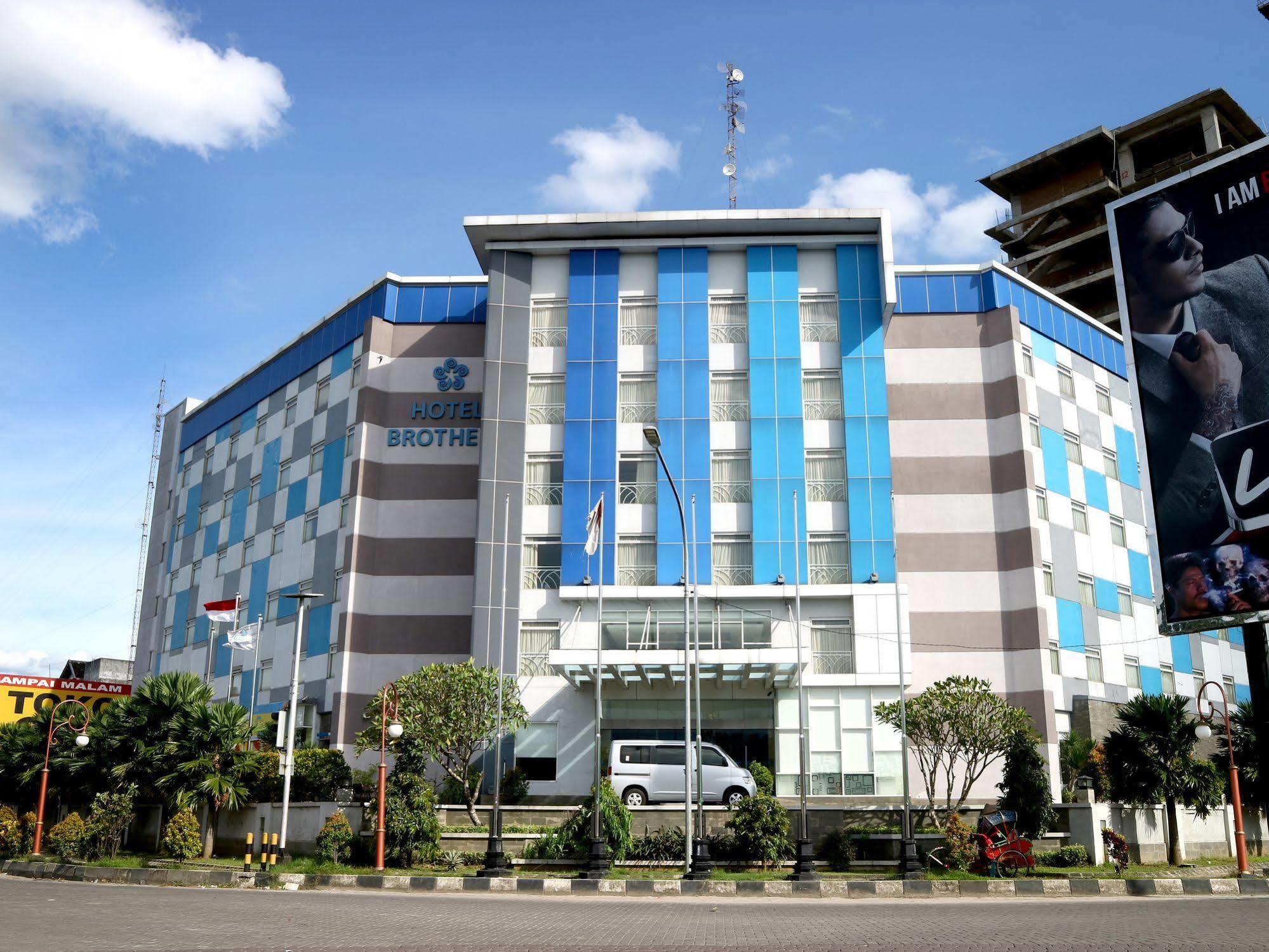 Hotel Brothers Biru Solo Baru מראה חיצוני תמונה