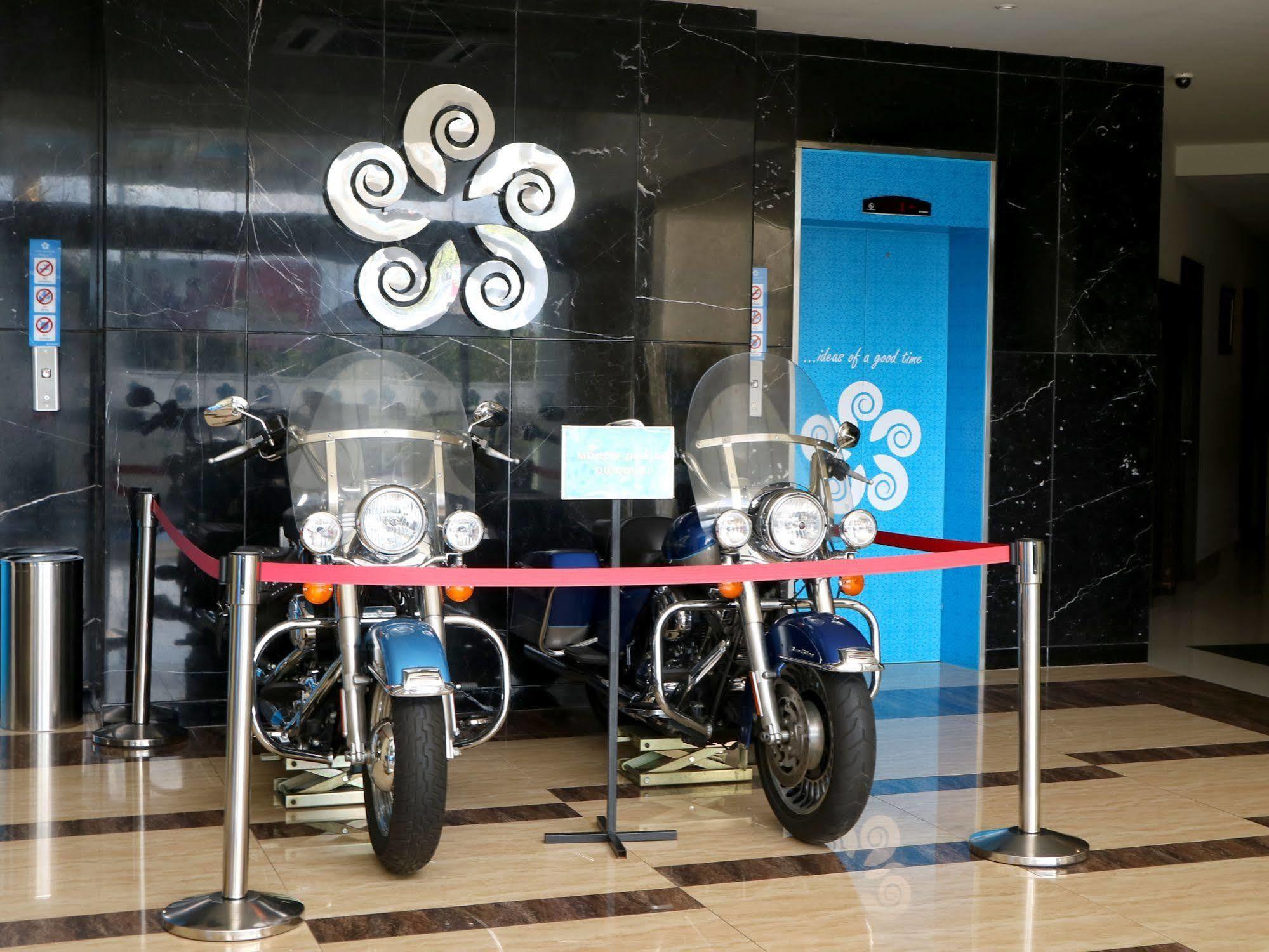 Hotel Brothers Biru Solo Baru מראה חיצוני תמונה