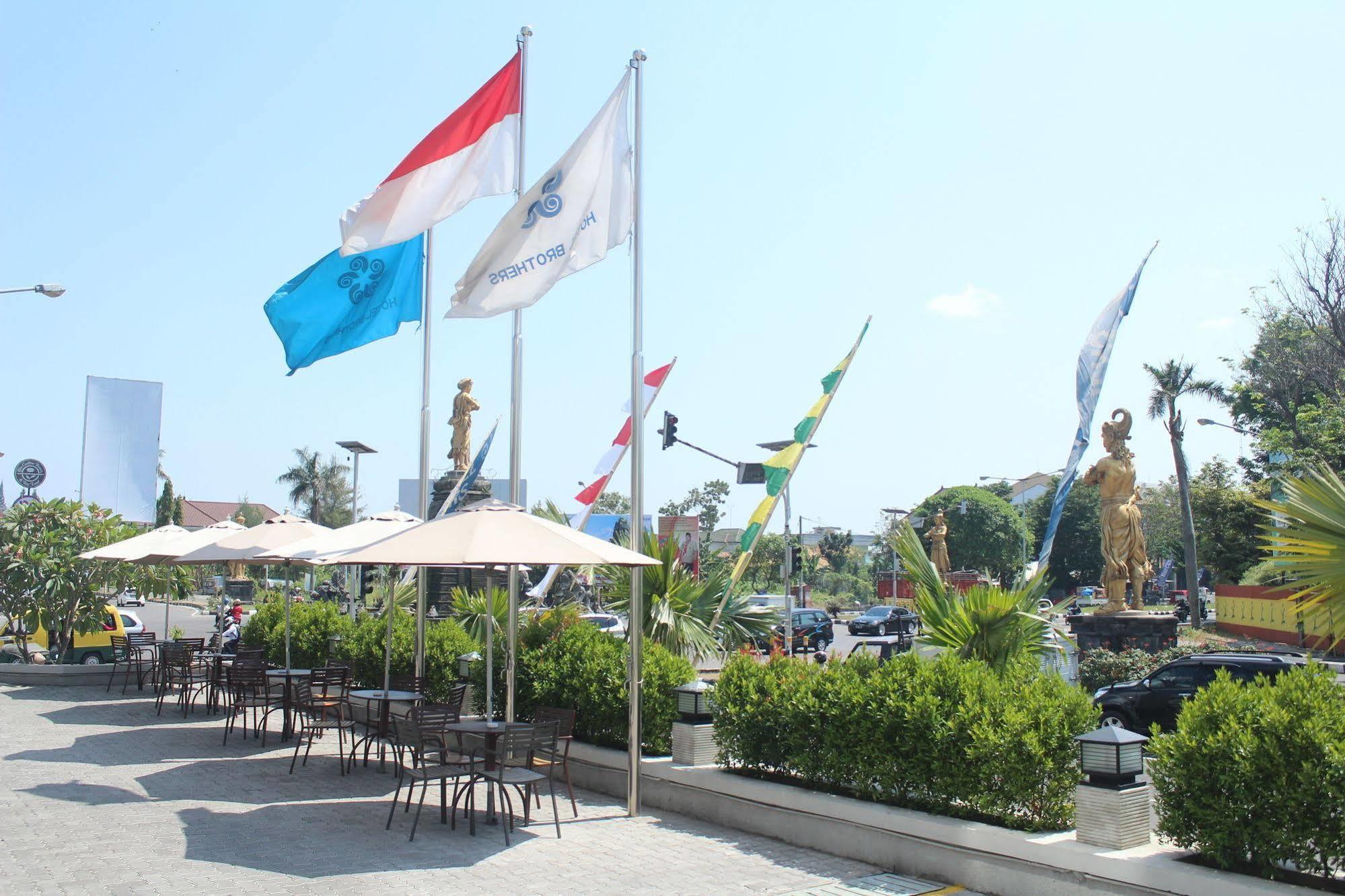 Hotel Brothers Biru Solo Baru מראה חיצוני תמונה