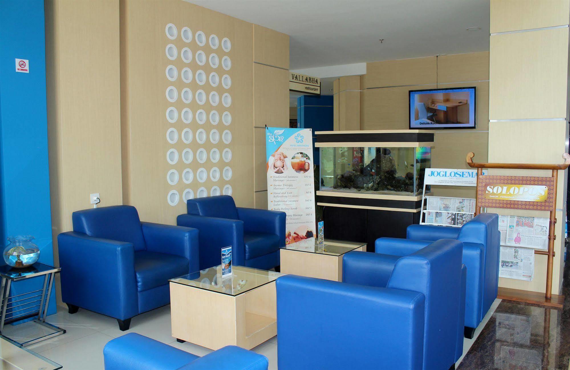 Hotel Brothers Biru Solo Baru מראה חיצוני תמונה