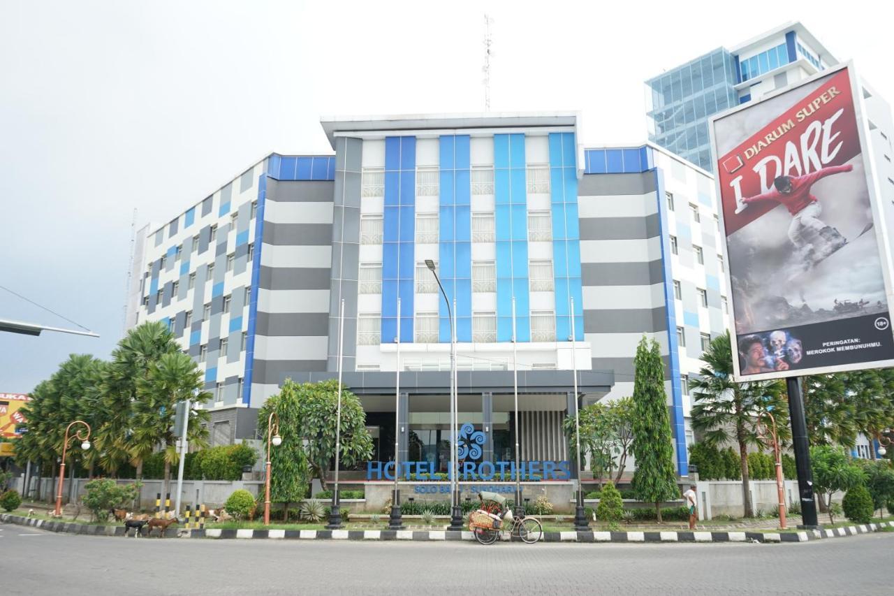 Hotel Brothers Biru Solo Baru מראה חיצוני תמונה