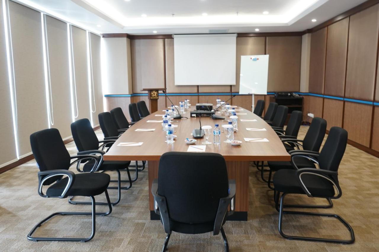 Hotel Brothers Biru Solo Baru מראה חיצוני תמונה