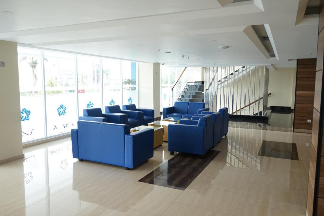 Hotel Brothers Biru Solo Baru מראה חיצוני תמונה