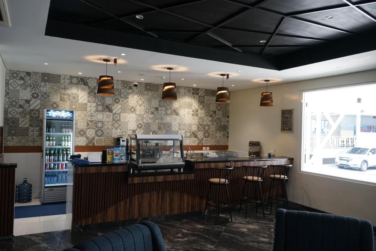 Hotel Brothers Biru Solo Baru מראה חיצוני תמונה